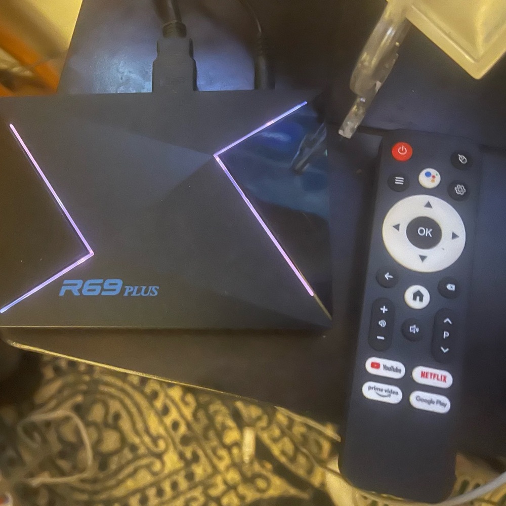 R69 Plus loaded Streaming Box with Remote (check description)